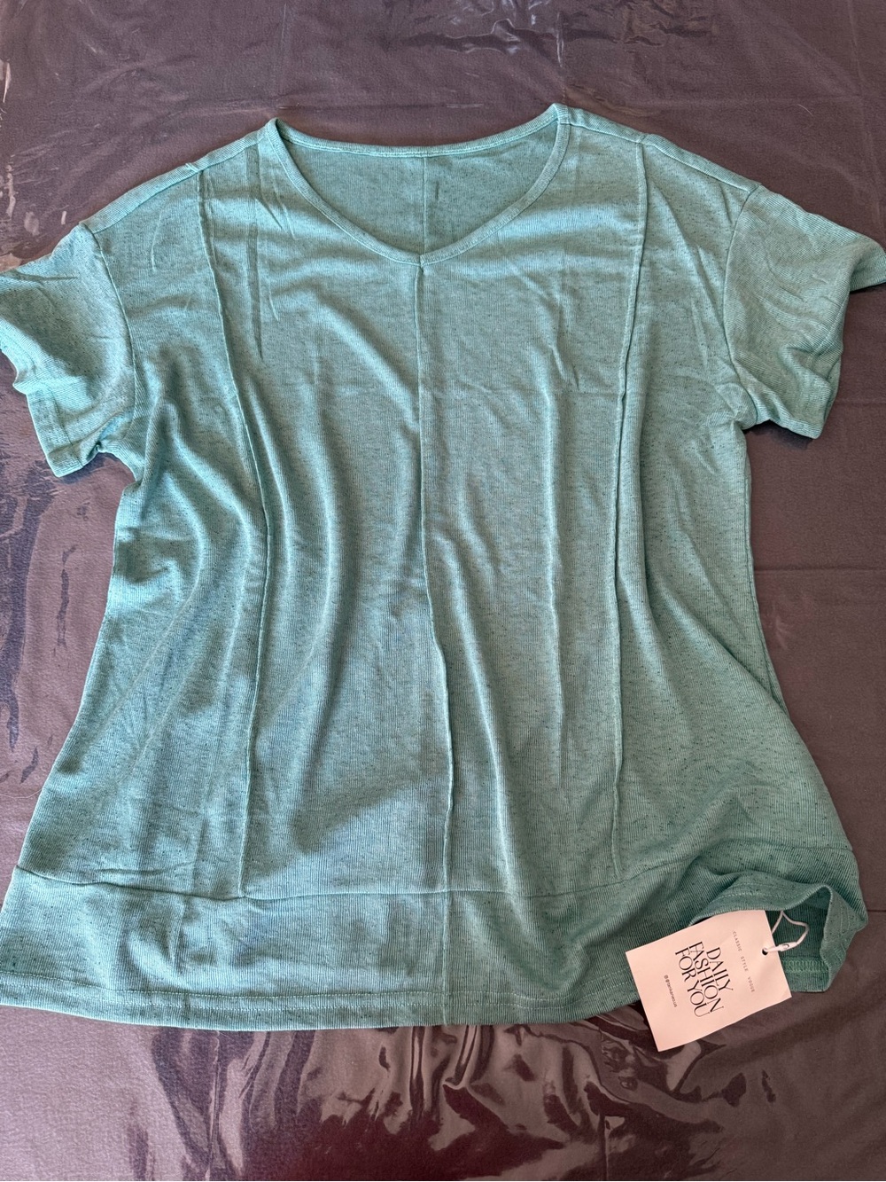 Short Sleeve V-Neck Tee in Teal